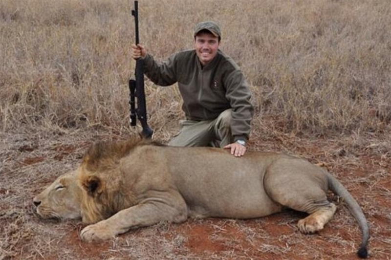 Tarpley hunter poses with dead lion