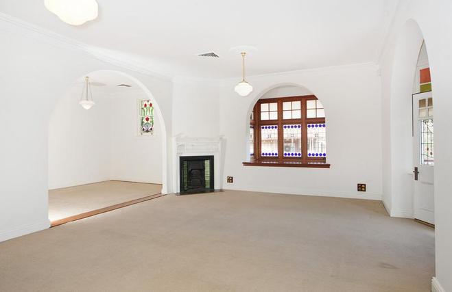 Lovely original Federation features such as fire places, arches, and open living areas.