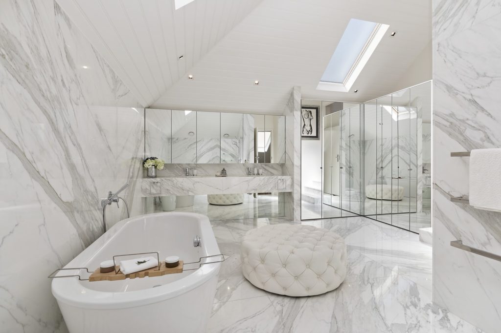 The dream beach house Manly has the most luxurious gathroom, just so elegant.