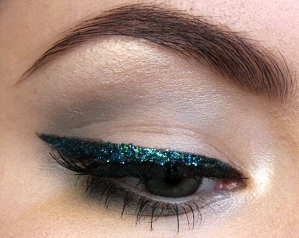 Green Glitter liner (Source: creemmagazine.com)